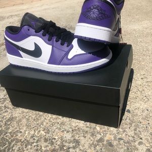never worn authentic air jordan 1 low court purple